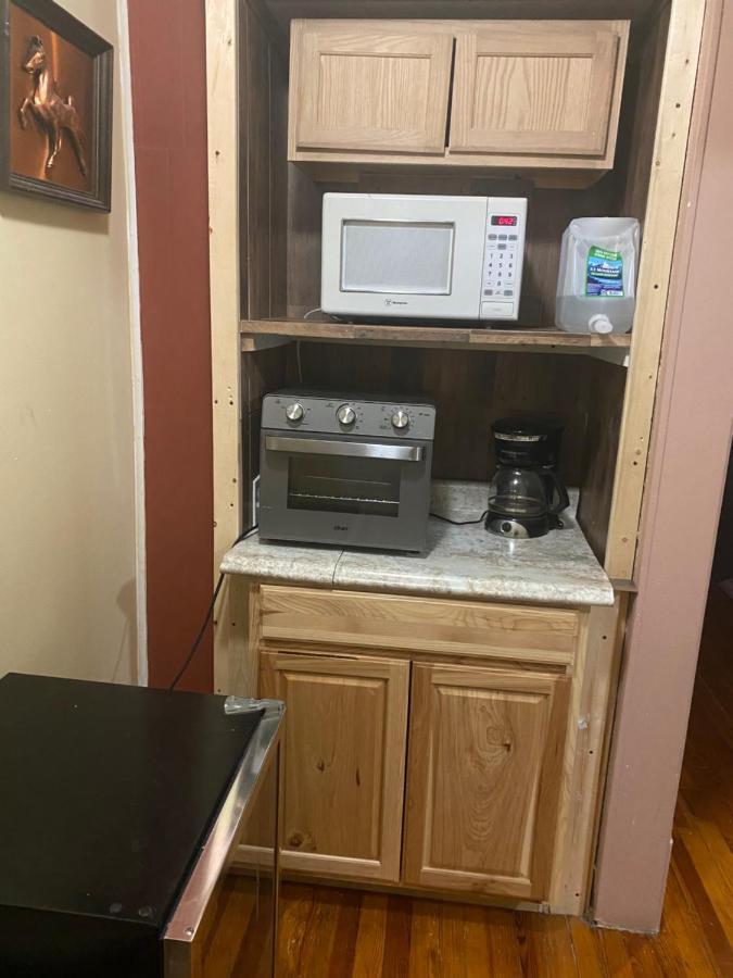 Hollywood Llc Guest house Chicago