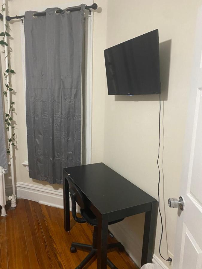 Hollywood Llc Guest house Chicago