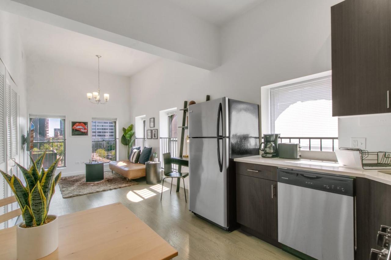 1br In West Loop Close To Pay Parking - Lake 403