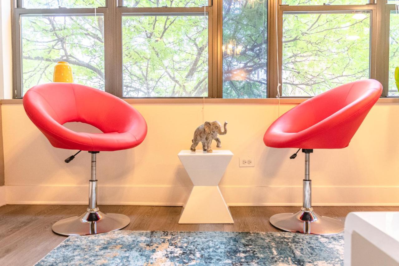 Ideal 3br Business Or Leisure In Fully Stocked Kitchen & Fast Internet With Optional Parking Near Soldier Field, Grant Park & Mccormick Place *