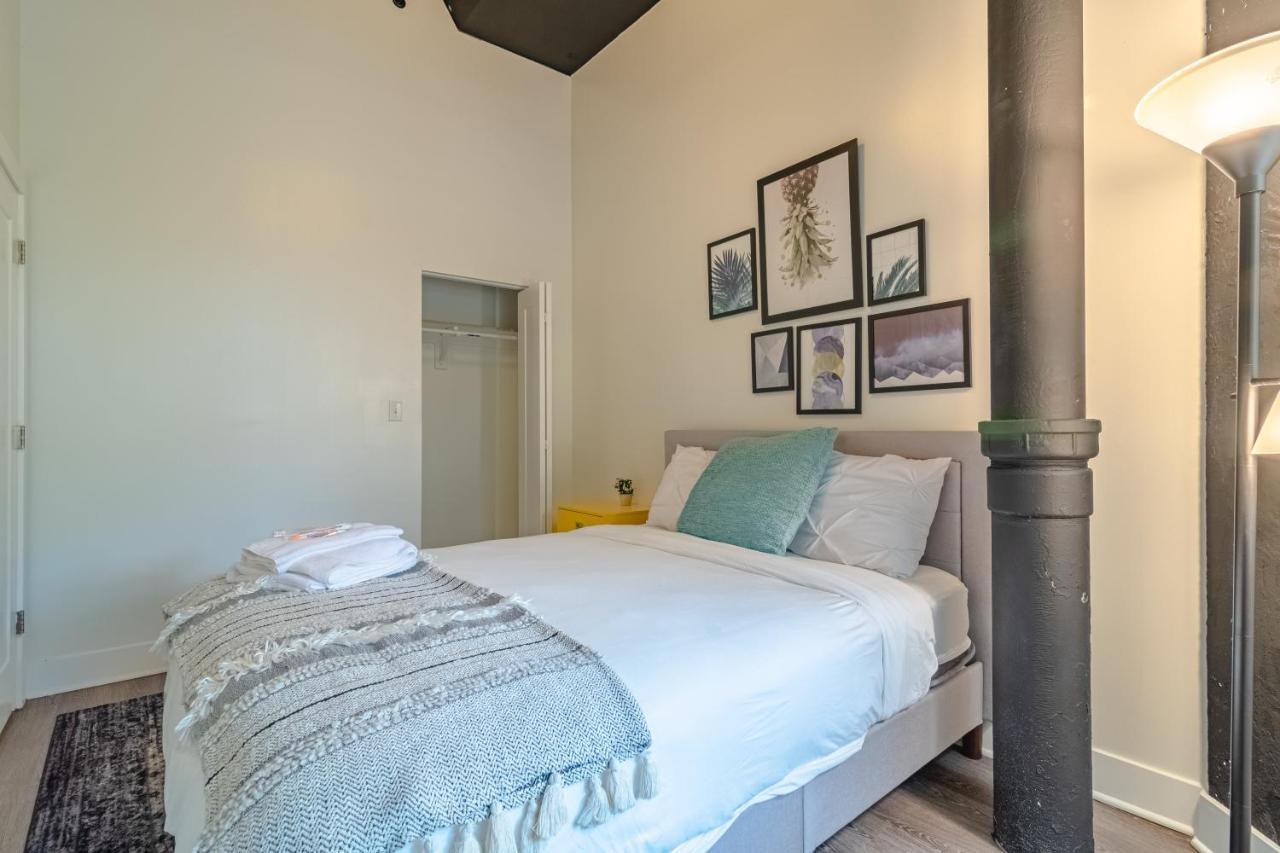 Ideal 3br Business Or Leisure In Fully Stocked Kitchen & Fast Internet With Optional Parking Near Soldier Field, Grant Park & Mccormick Place *
