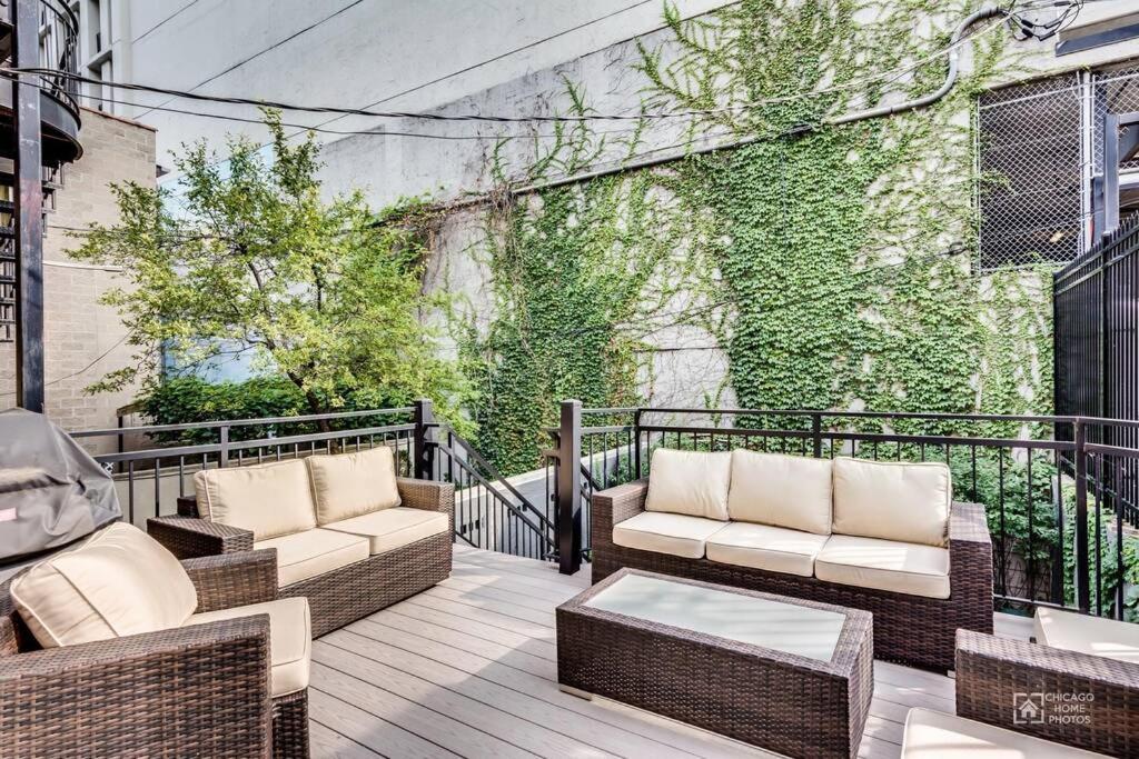 Villa Gold Coast With Free Parking Garage Sleeps 10 Chicago