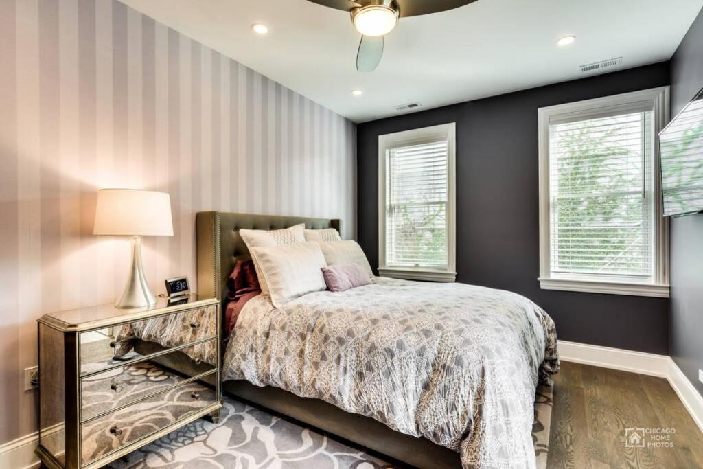 Gold Coast With Free Parking Garage Sleeps 10 * Chicago
