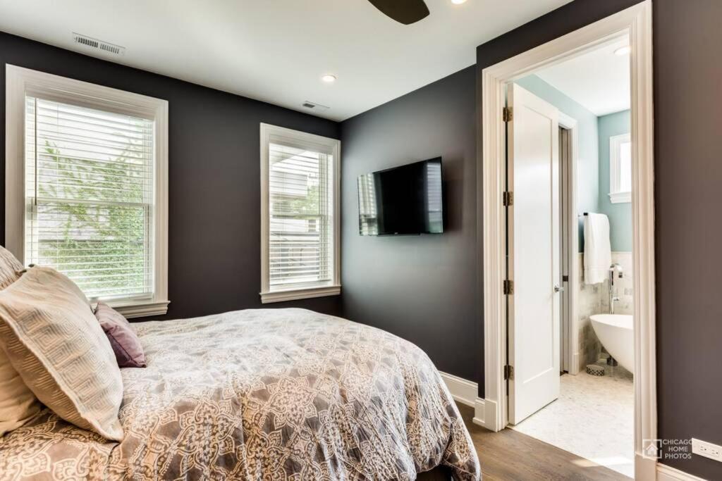Gold Coast With Free Parking Garage Sleeps 10 Villa