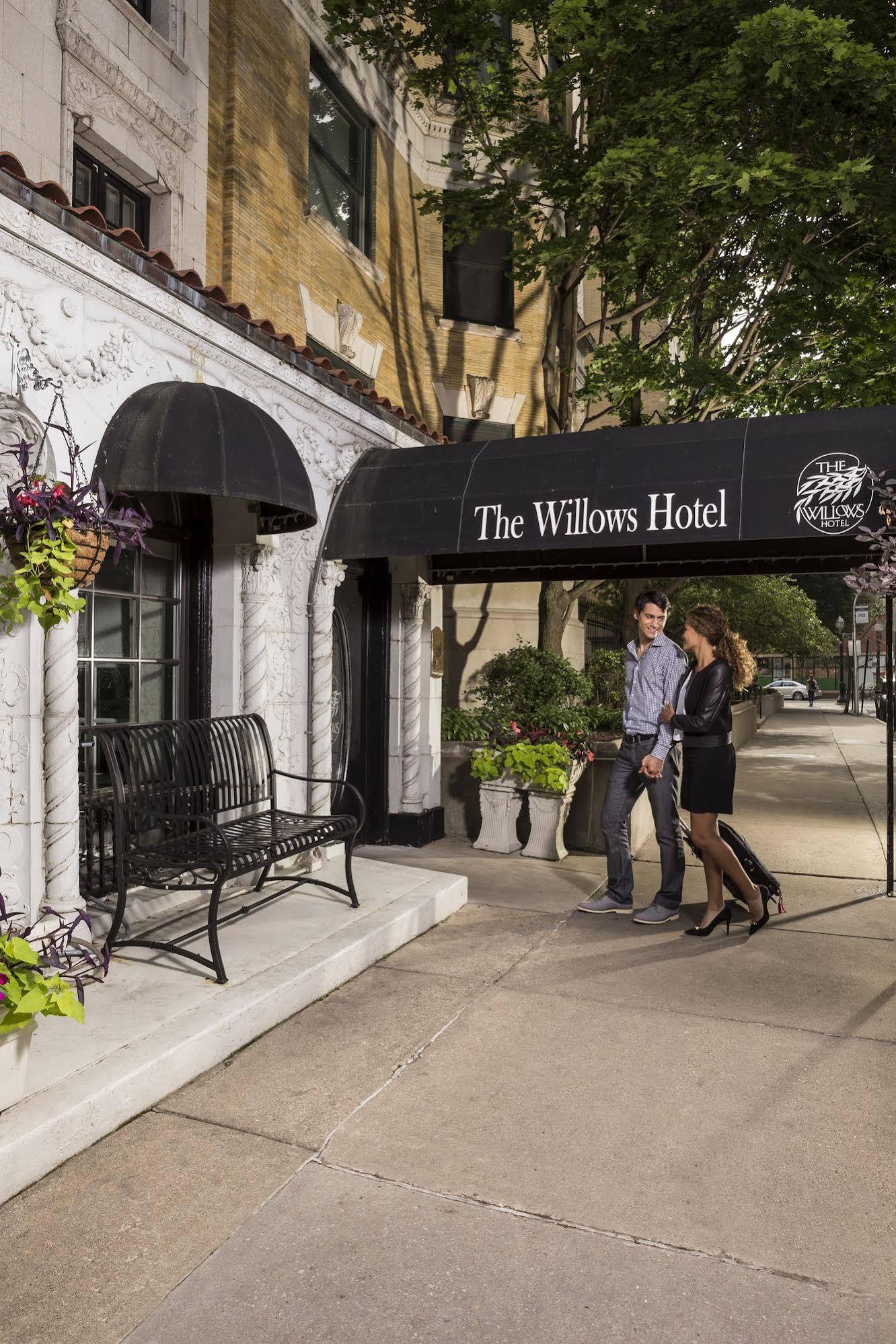 The Willows 3* Chicago