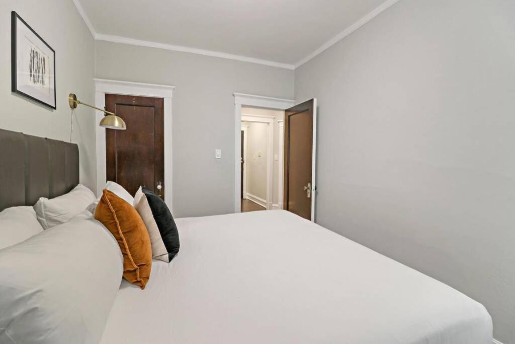 Apartment Cozy & Homey 2br Apt In Chicago's Superb Location - Sunnyside 2e