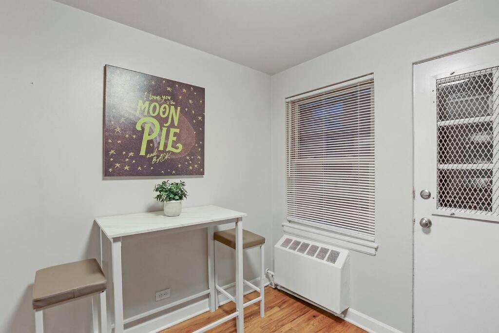 Apartment Charming 1br Apt With Spacious Living - Foster 1s *