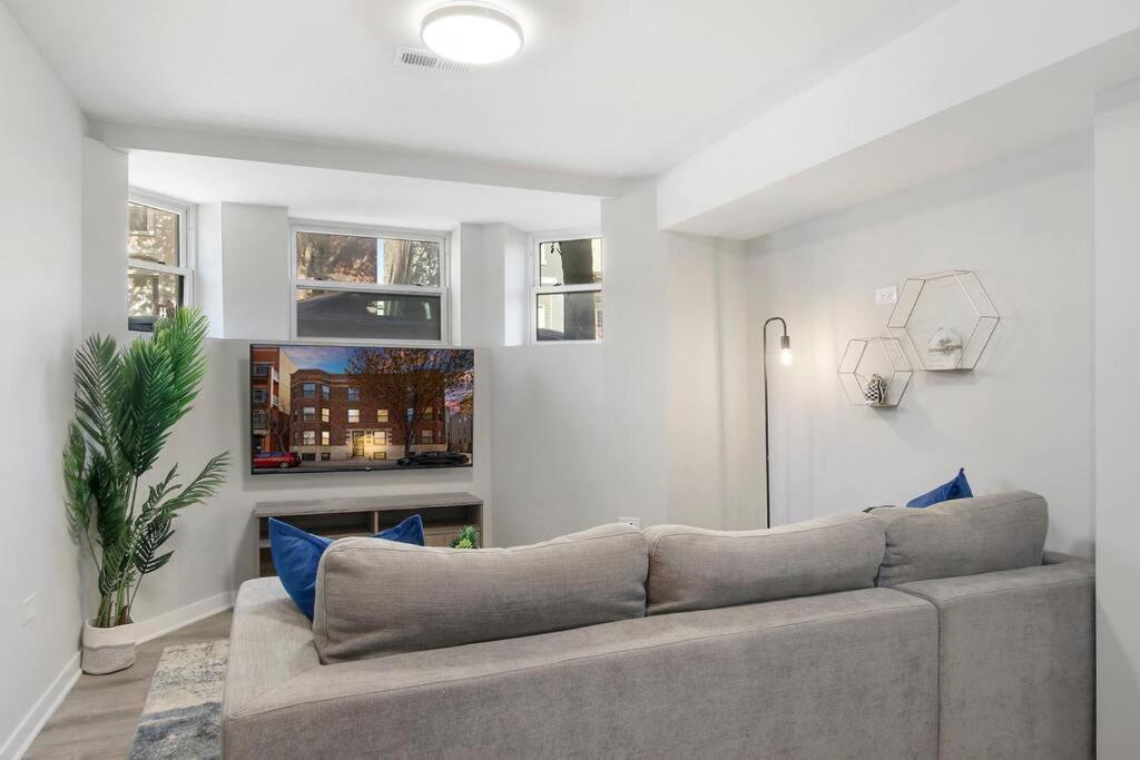 Apartment Fully Furnished 2br 2ba Apt With In-unit Laundry - Warren Rep