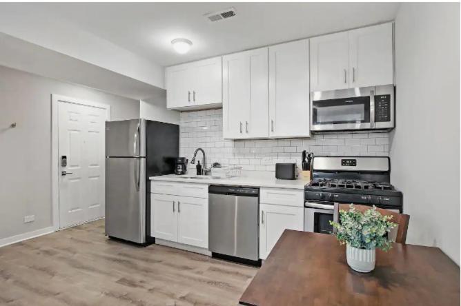 Apartment Fully Furnished 2br 2ba Apt With In-unit Laundry - Warren Rep
