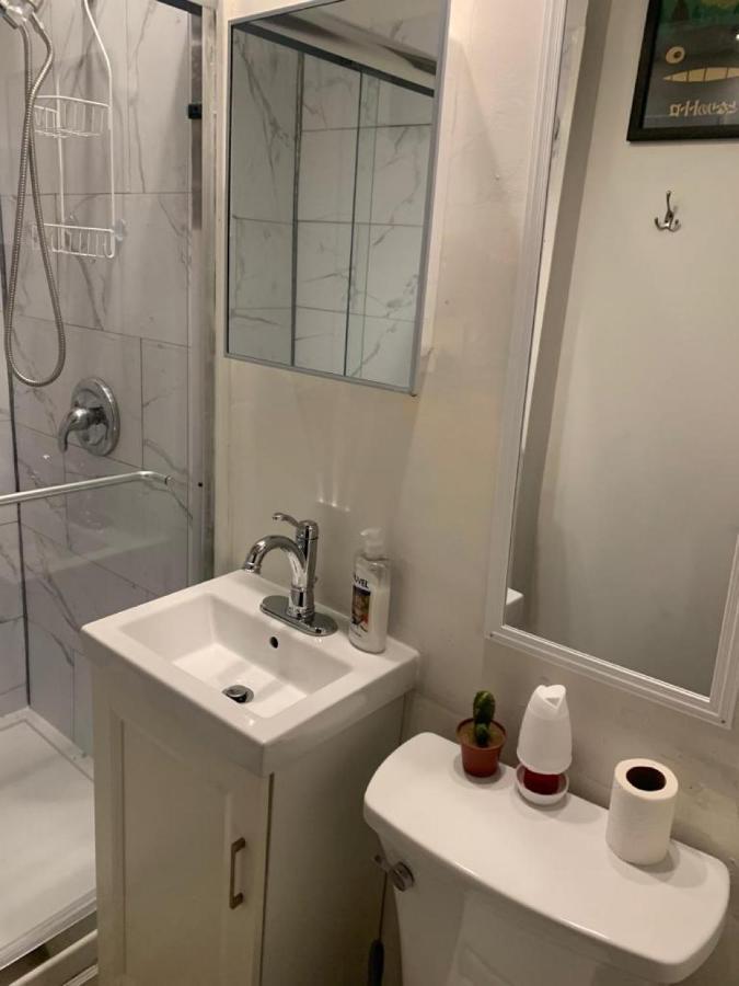 Hollywood Llc Guest house Chicago