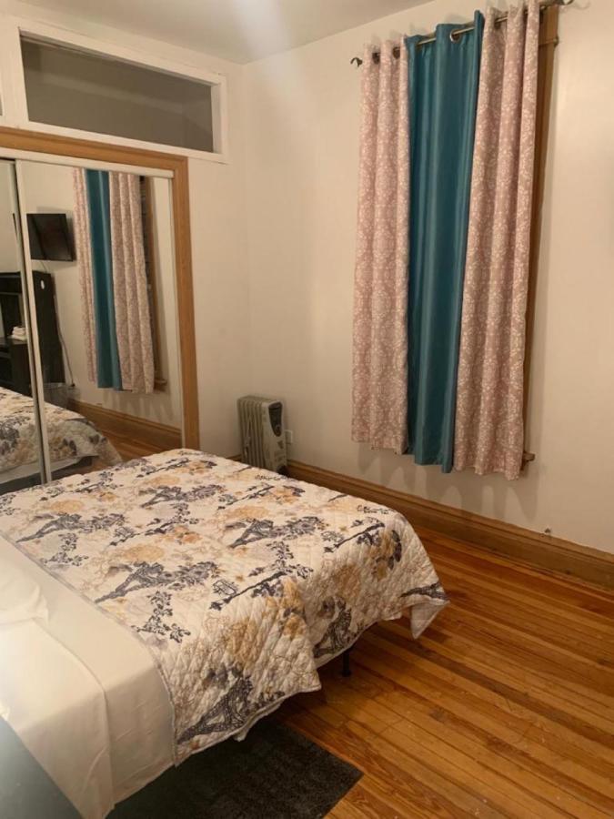 Guest house Hollywood Llc Chicago