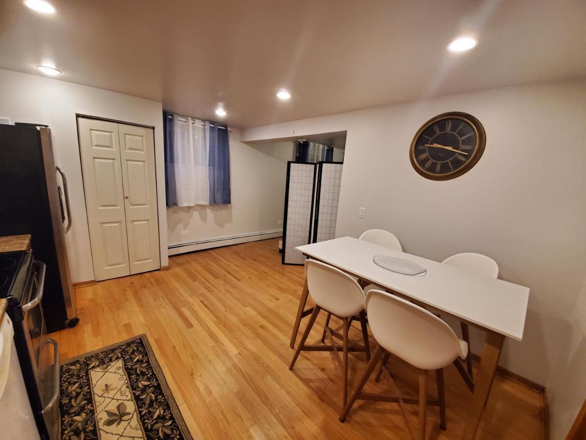 Studio With Jacuzzi Close To Loyola Free Parking Chicago
