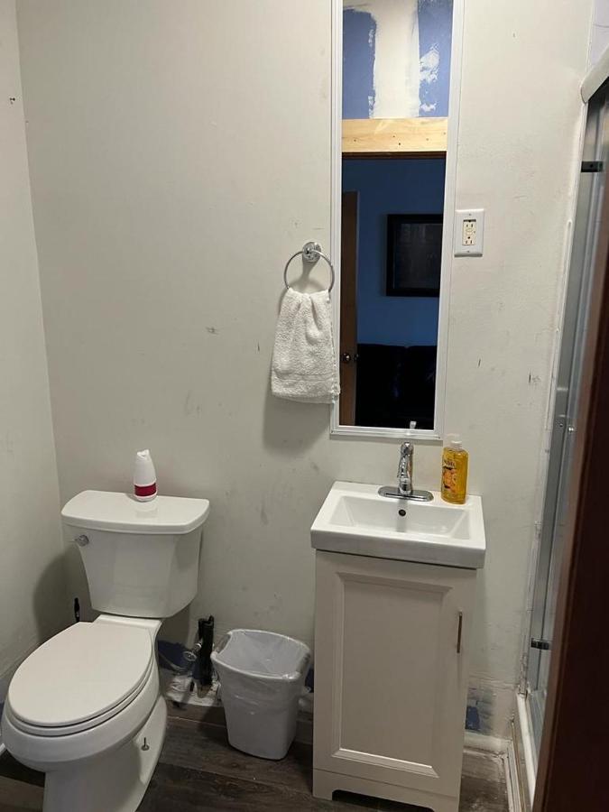 Guest house Hollywood Llc *