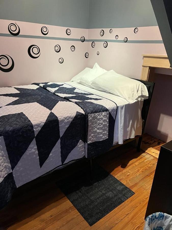 Hollywood Llc Guest house *