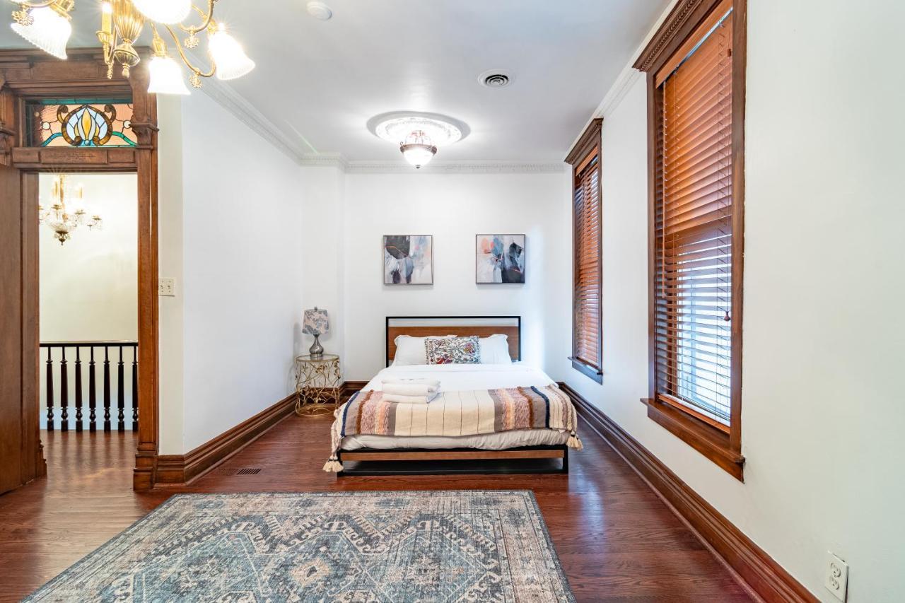 Luxurious Classic Gold Coast For 12 Guests Villa *