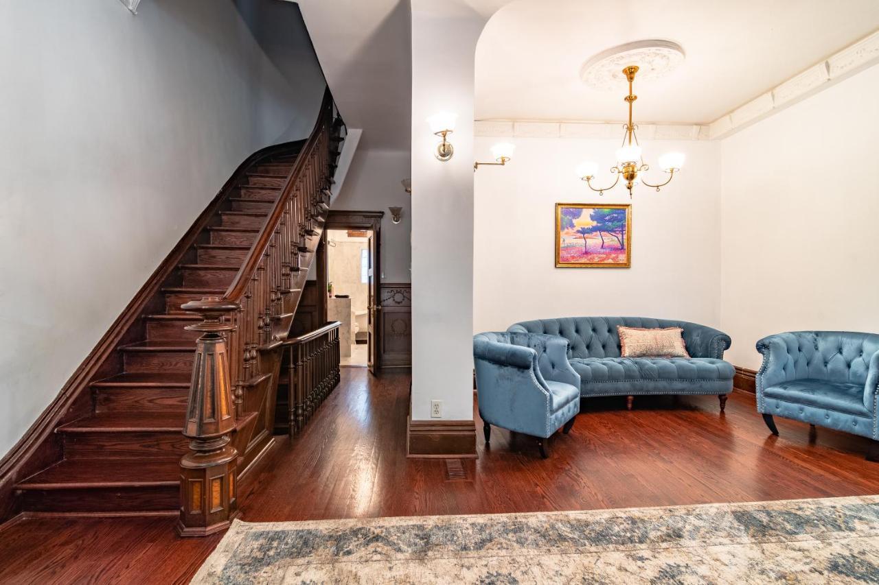 Luxurious Classic Gold Coast For 12 Guests Chicago