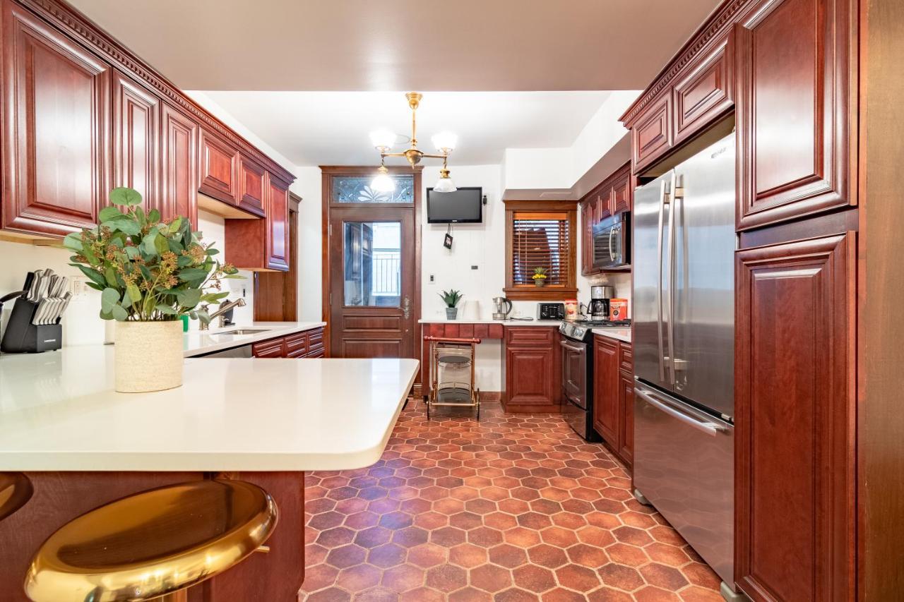 Luxurious Classic Gold Coast For 12 Guests * Chicago