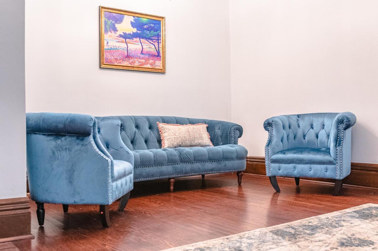Luxurious Classic Gold Coast For 12 Guests Villa