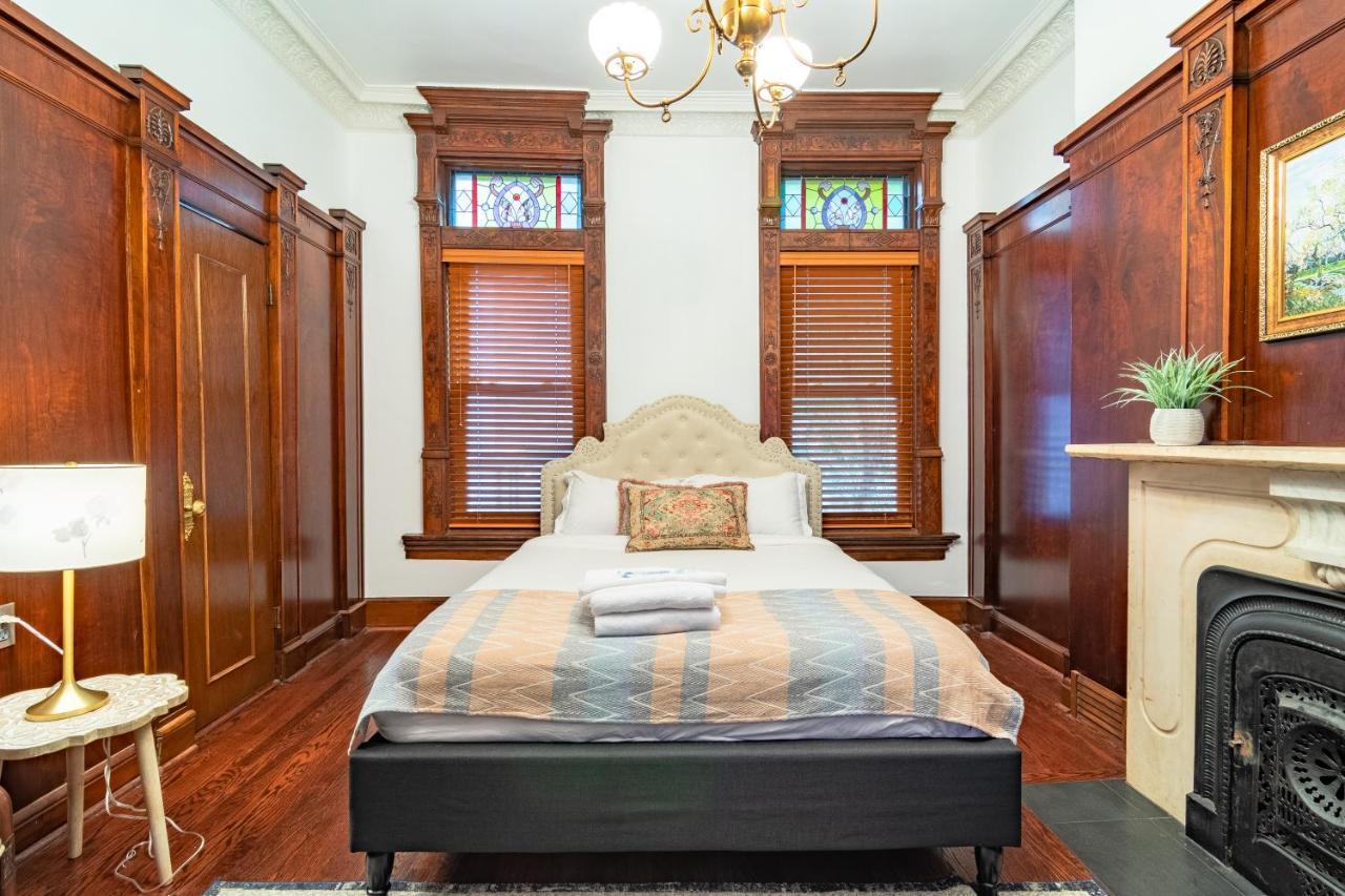 Luxurious Classic Gold Coast For 12 Guests Villa