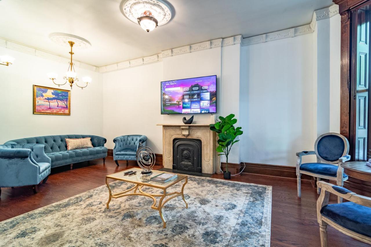 Luxurious Classic Gold Coast For 12 Guests