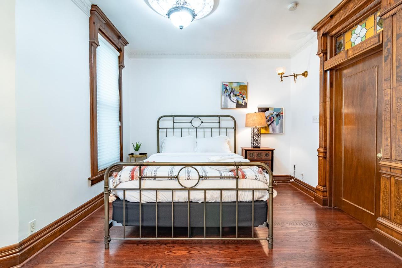 Luxurious Classic Gold Coast For 12 Guests Villa