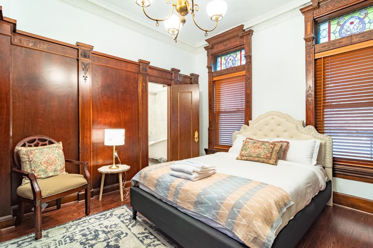 Luxurious Classic Gold Coast For 12 Guests Villa *