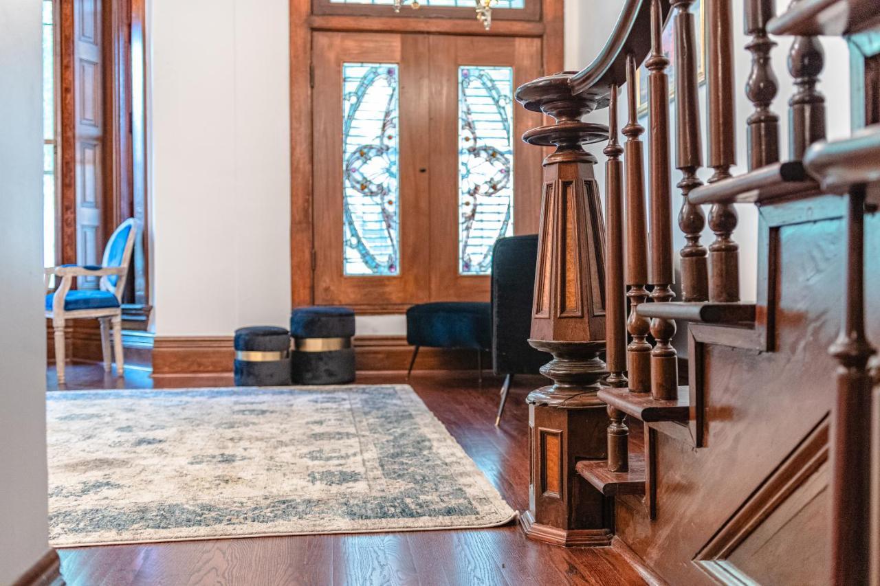 Luxurious Classic Gold Coast For 12 Guests Chicago