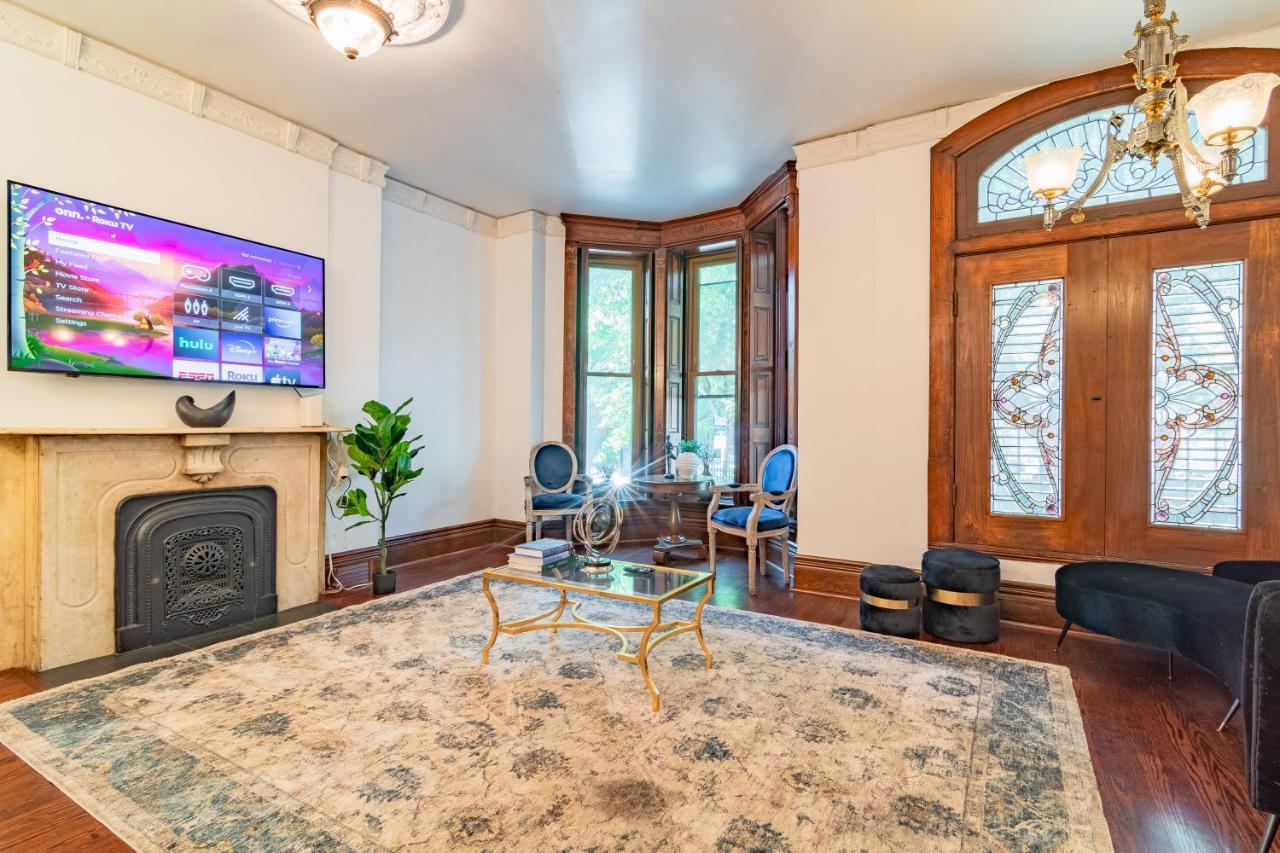 Luxurious Classic Gold Coast For 12 Guests Villa