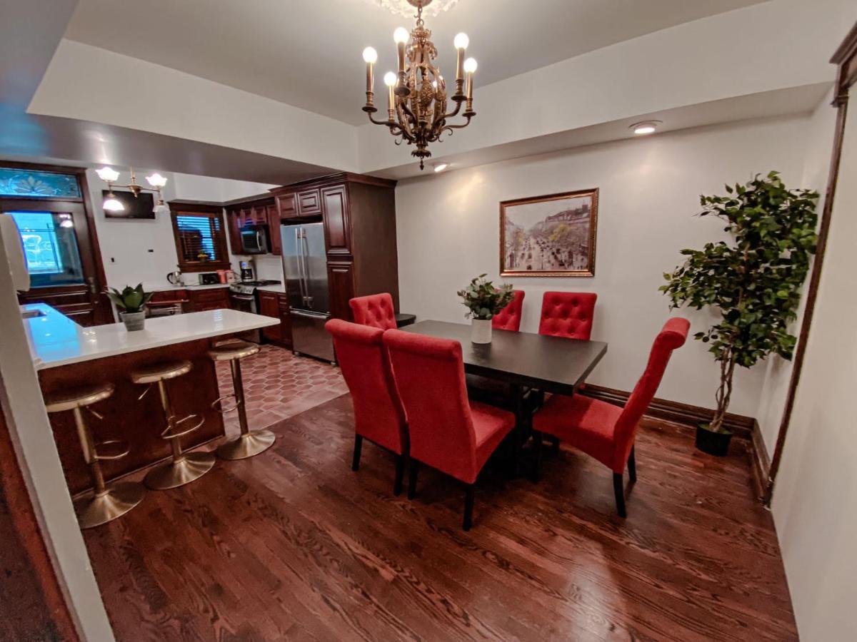 Luxurious Classic Gold Coast For 12 Guests Villa Chicago