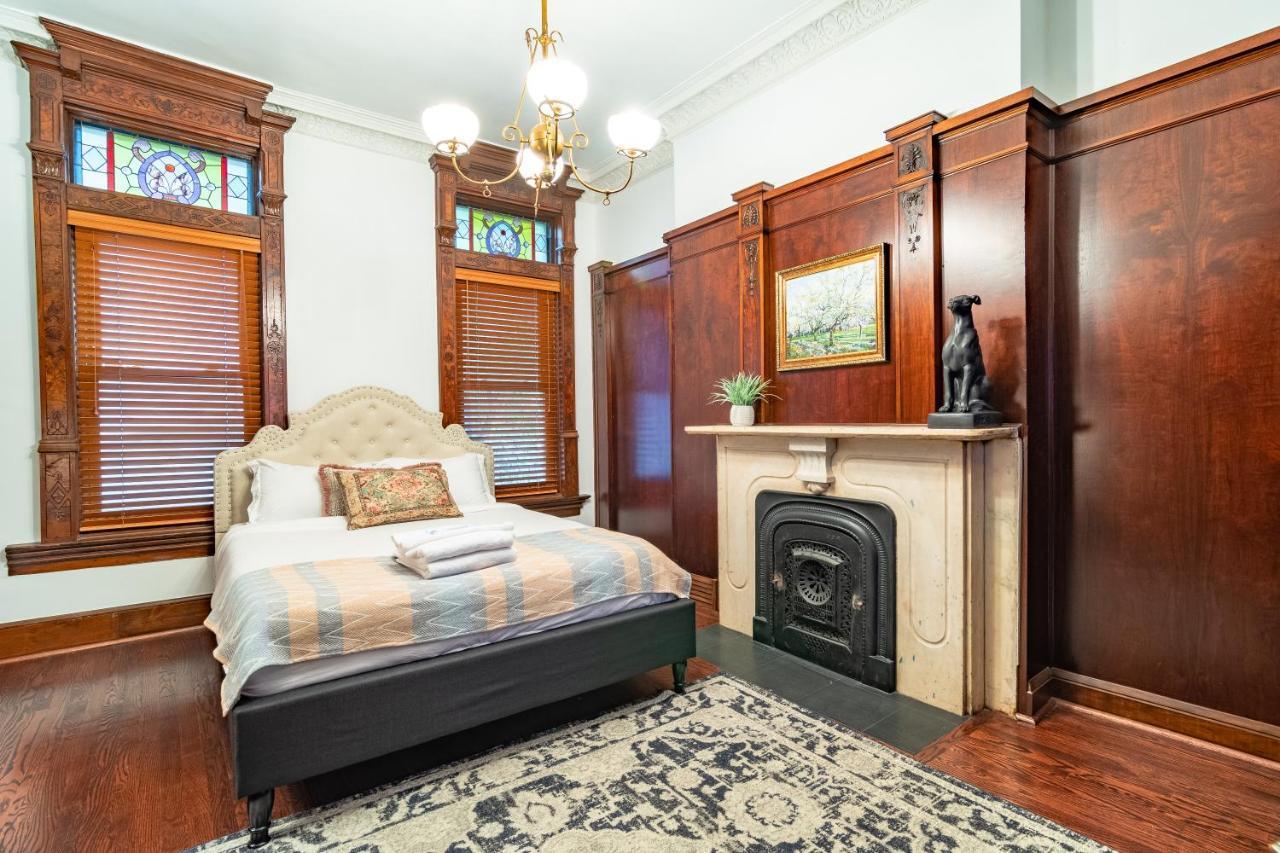 Luxurious Classic Gold Coast For 12 Guests *