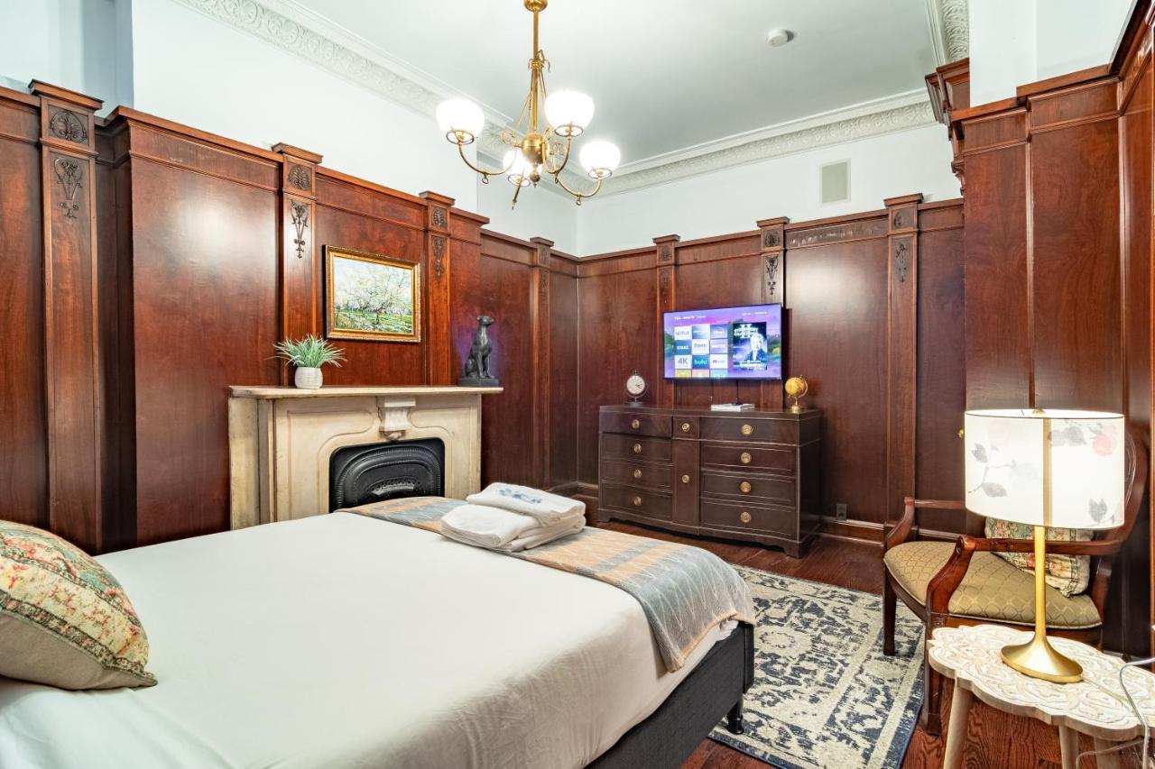 Luxurious Classic Gold Coast For 12 Guests Villa Chicago