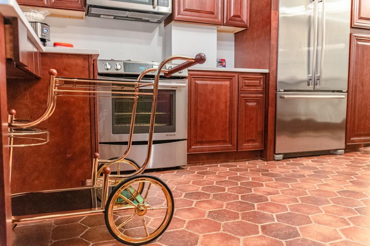 Luxurious Classic Gold Coast For 12 Guests Chicago