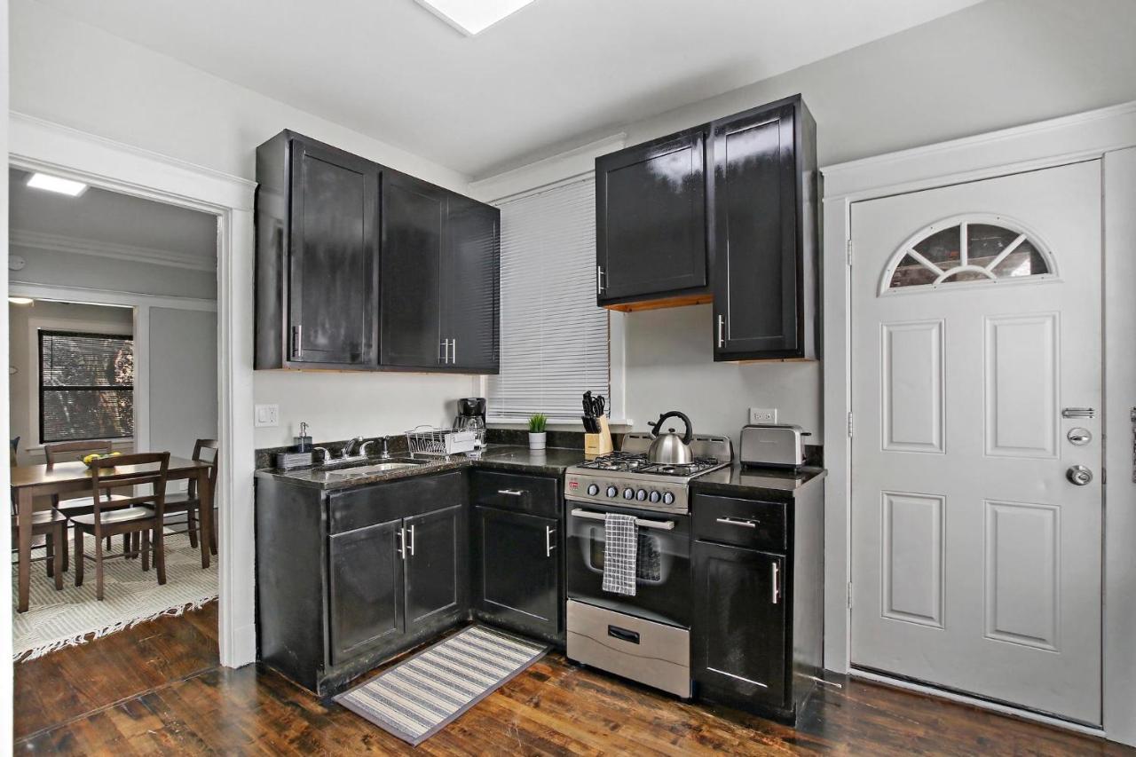 Comfy And Chic 2br Apt Close To Shops - Sunnyside 2f Apartment Chicago