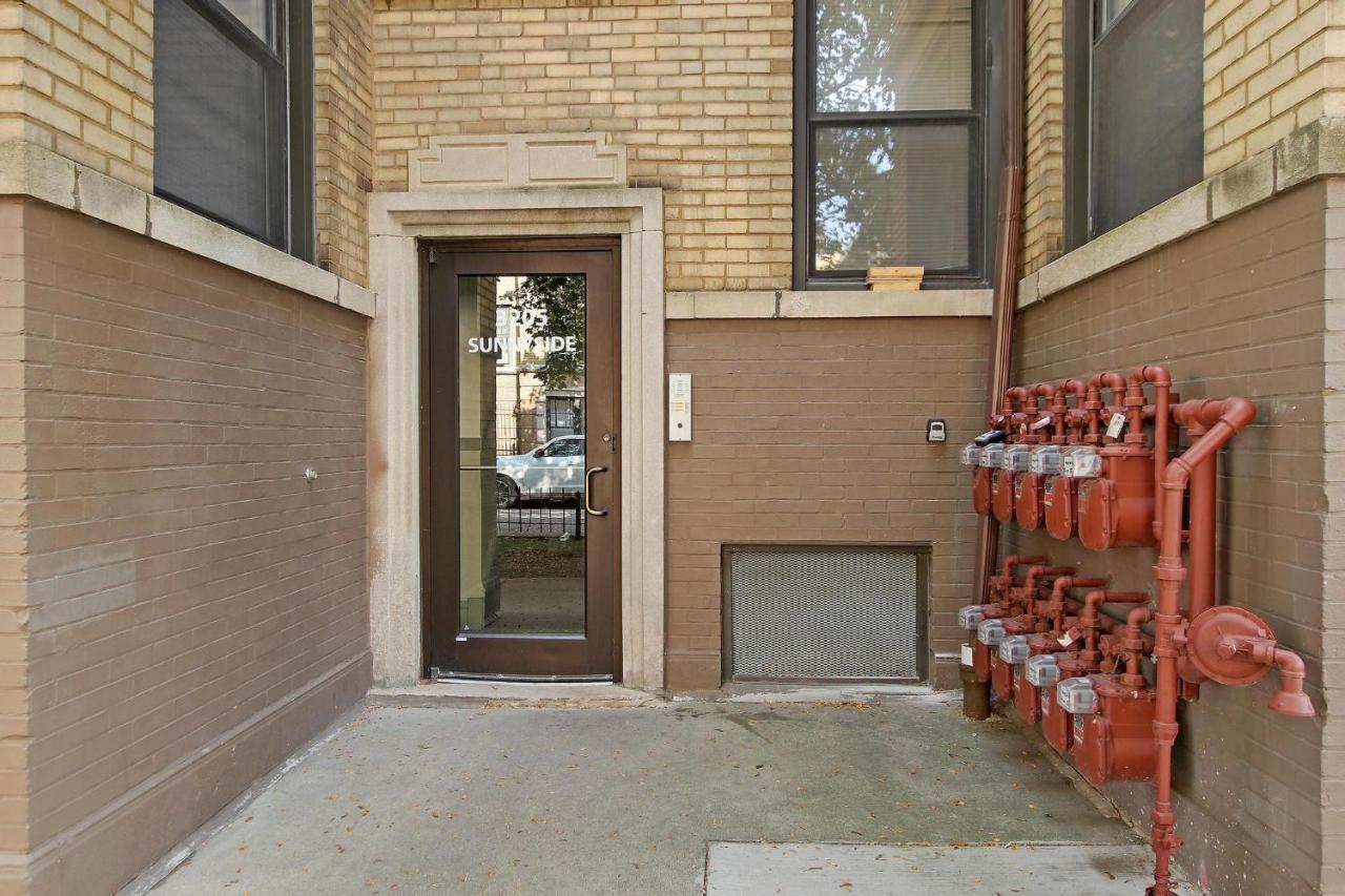 Apartment Comfy And Chic 2br Apt Close To Shops - Sunnyside 2f *