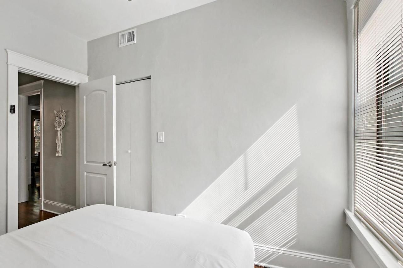 Comfy And Chic 2br Apt Close To Shops - Sunnyside 2f Apartment *