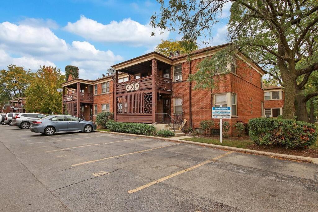 1br Cozy Apt With Serene Local Vibe - Foster 1n & 2n *
