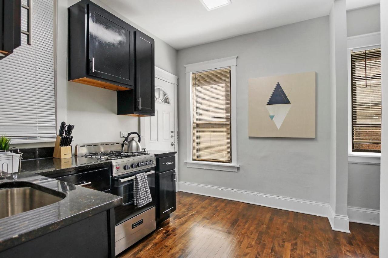 Comfy And Chic 2br Apt Close To Shops - Sunnyside 2f Apartment Chicago