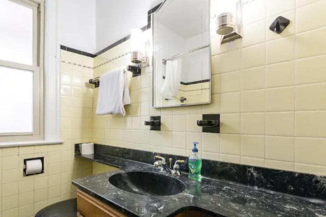 Cornell Guest house Chicago