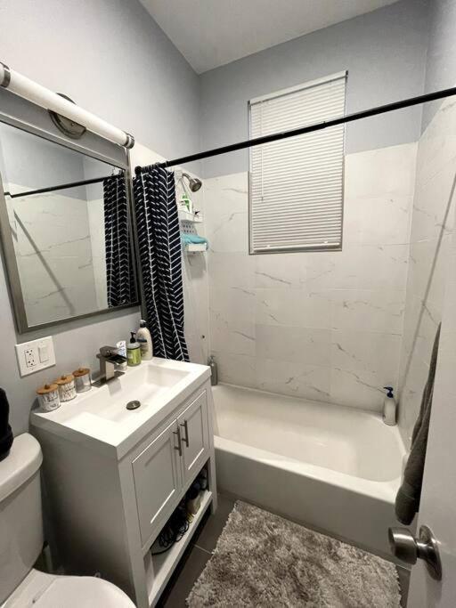 Lovely Logan Square 2-bedroom In Chicago