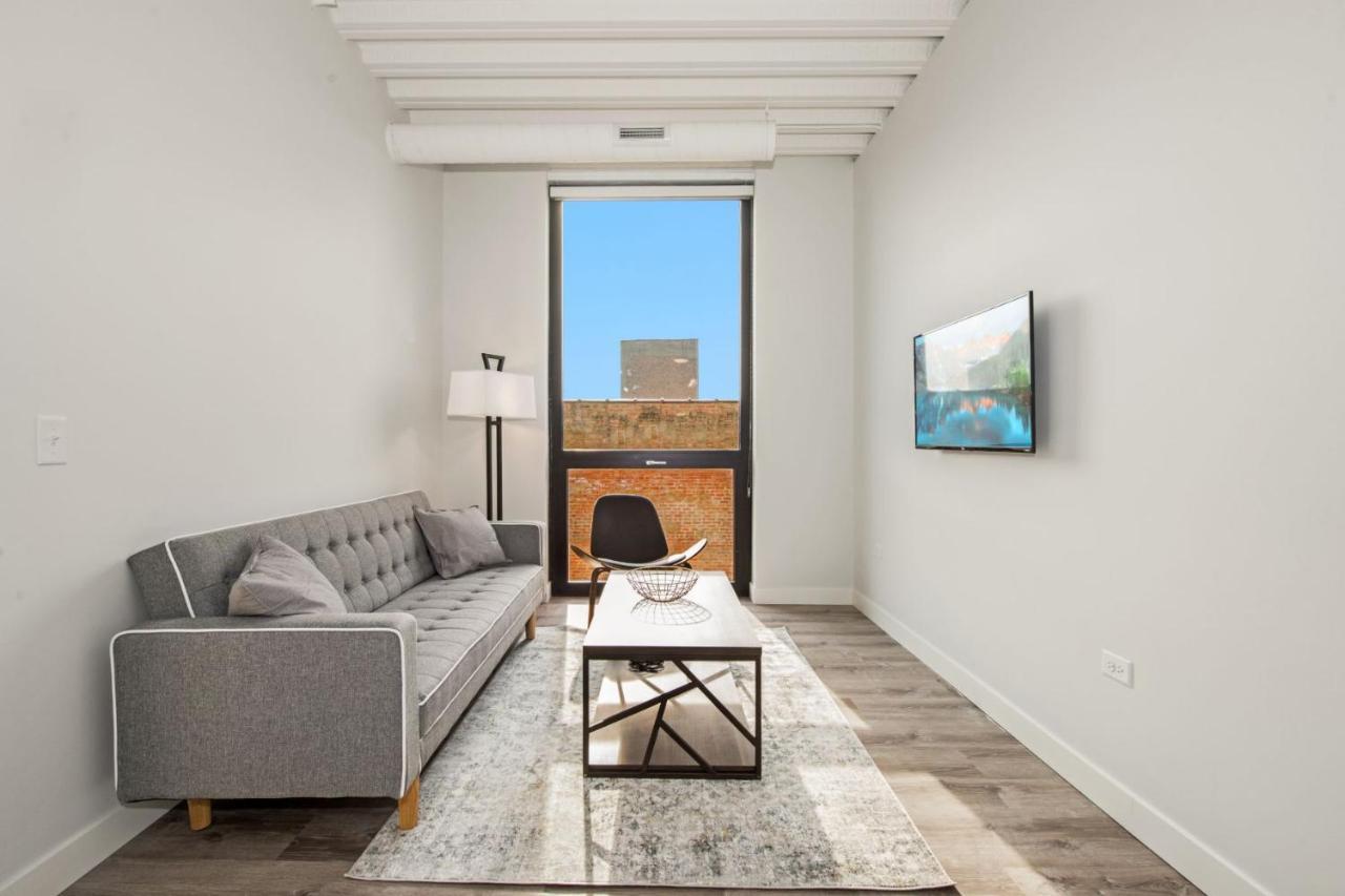 Stylish Modern 1br Right By Loyola University - Staygia *