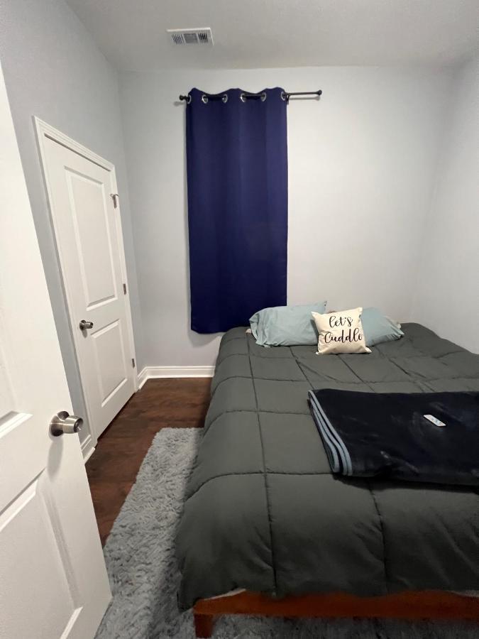 Apartment Lovely Logan Square 2-bedroom In