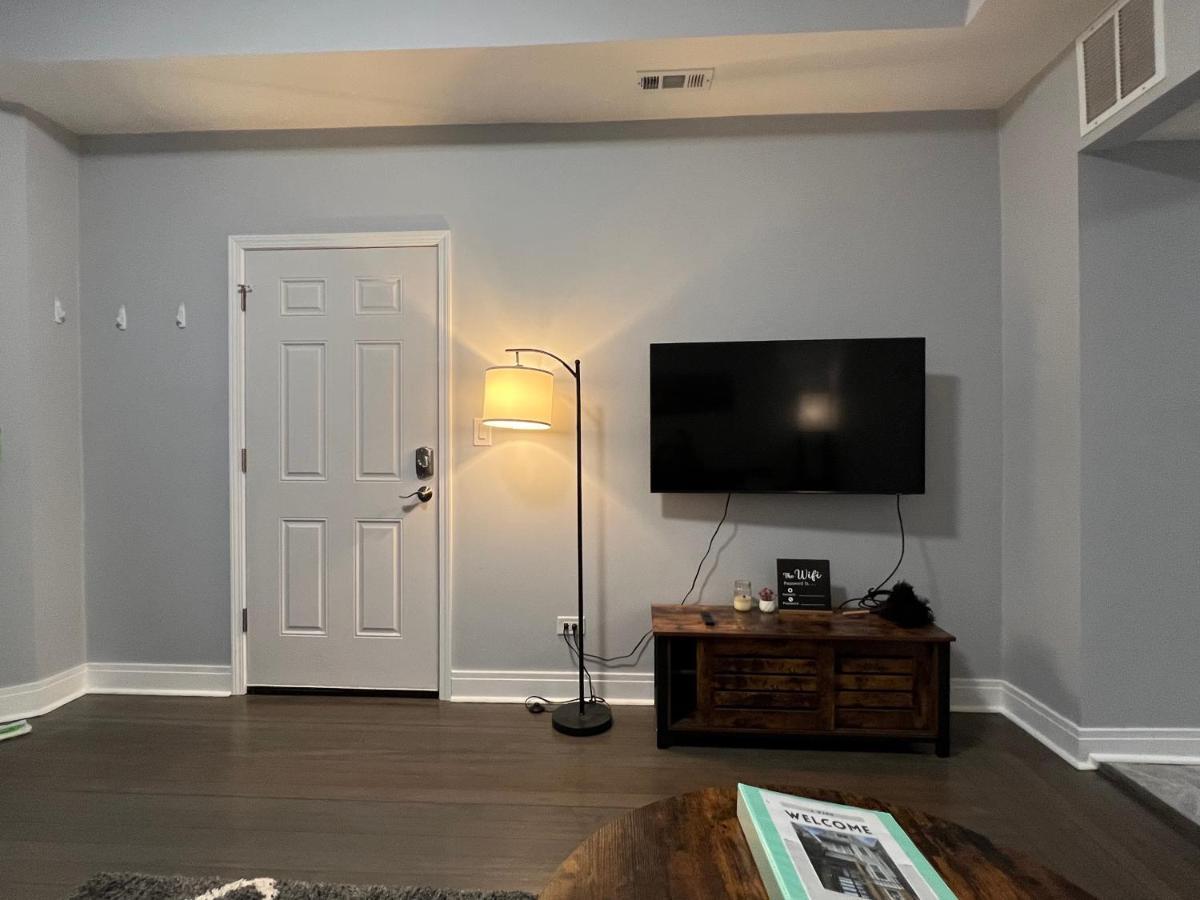 Lovely Logan Square 2-bedroom In *