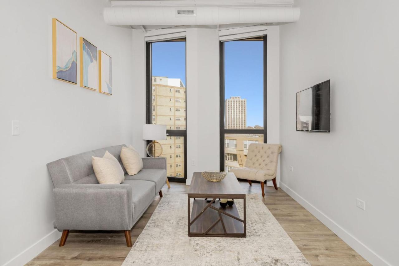 Apartment Chic Modern 2 Bedroom Suite With Gym, Garage And Meeting Room By Stay Gia Chicago