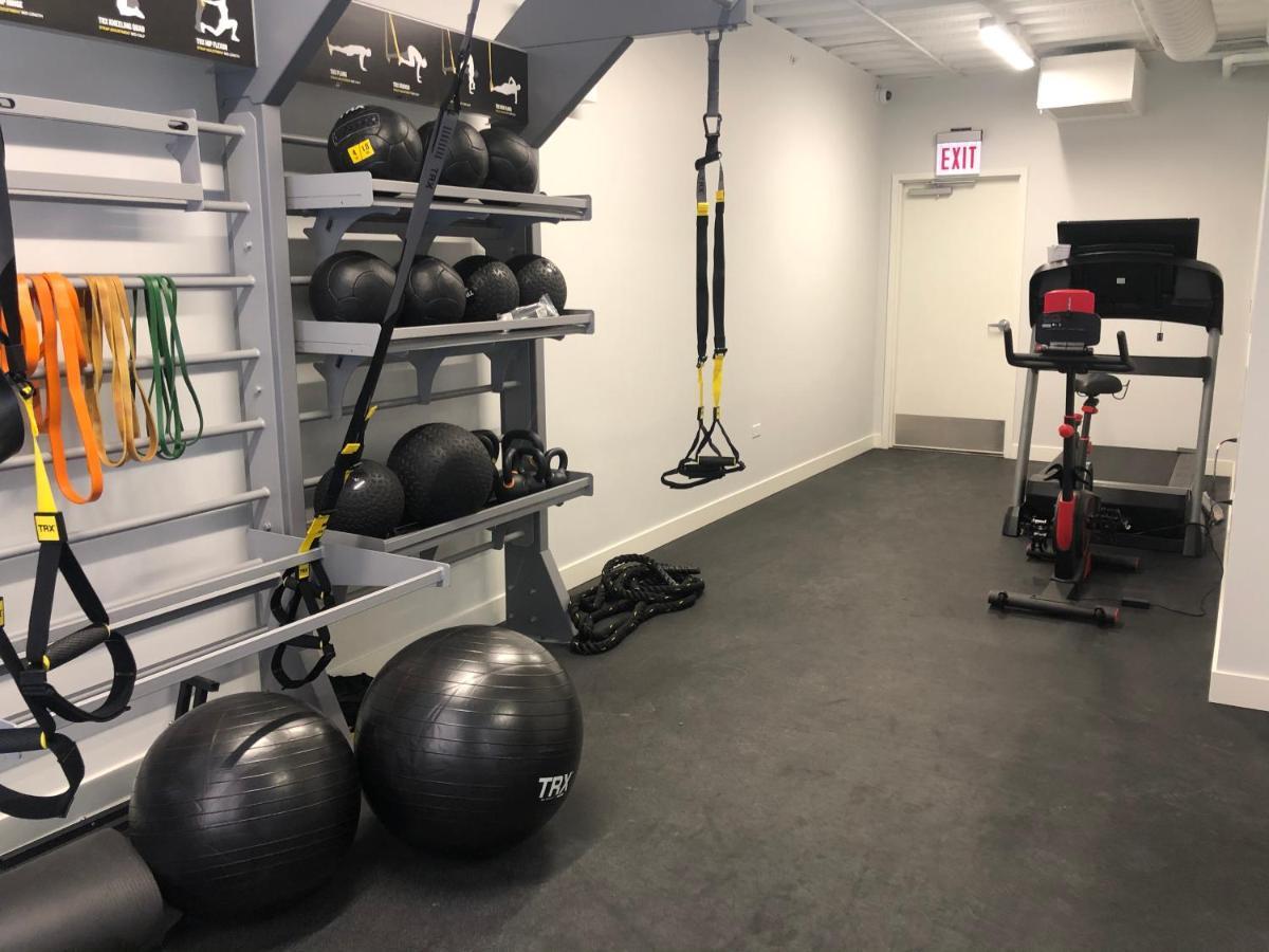 Chic Modern 2 Bedroom Suite With Gym, Garage And Meeting Room By Stay Gia Apartment Chicago