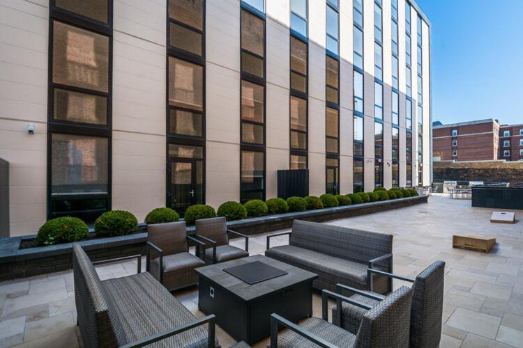 Chic Modern 2 Bedroom Suite With Gym, Garage And Meeting Room By Stay Gia Apartment Chicago