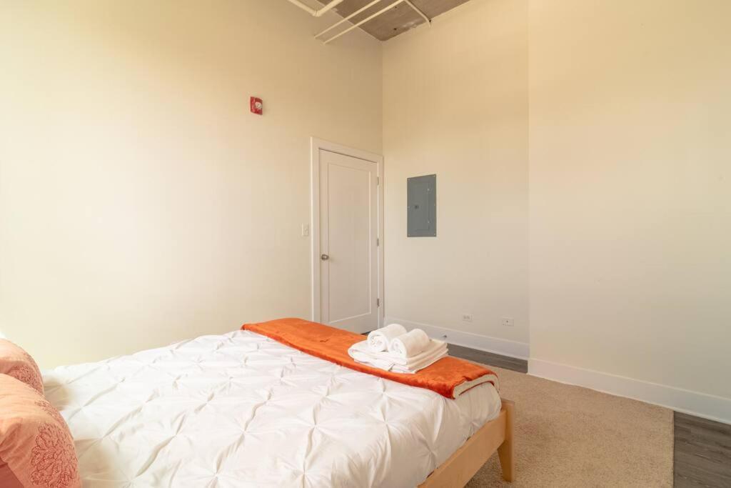 Apartment Mccormick Place Downtown: Luxurious 3br/2ba For 10 *