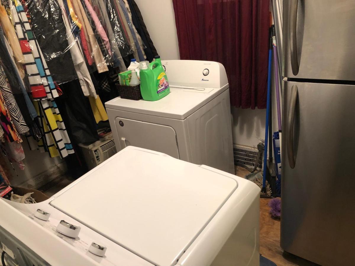 Cheerful Bedroom Free Parking Approx 15 Mins To Downtown Chicago! *