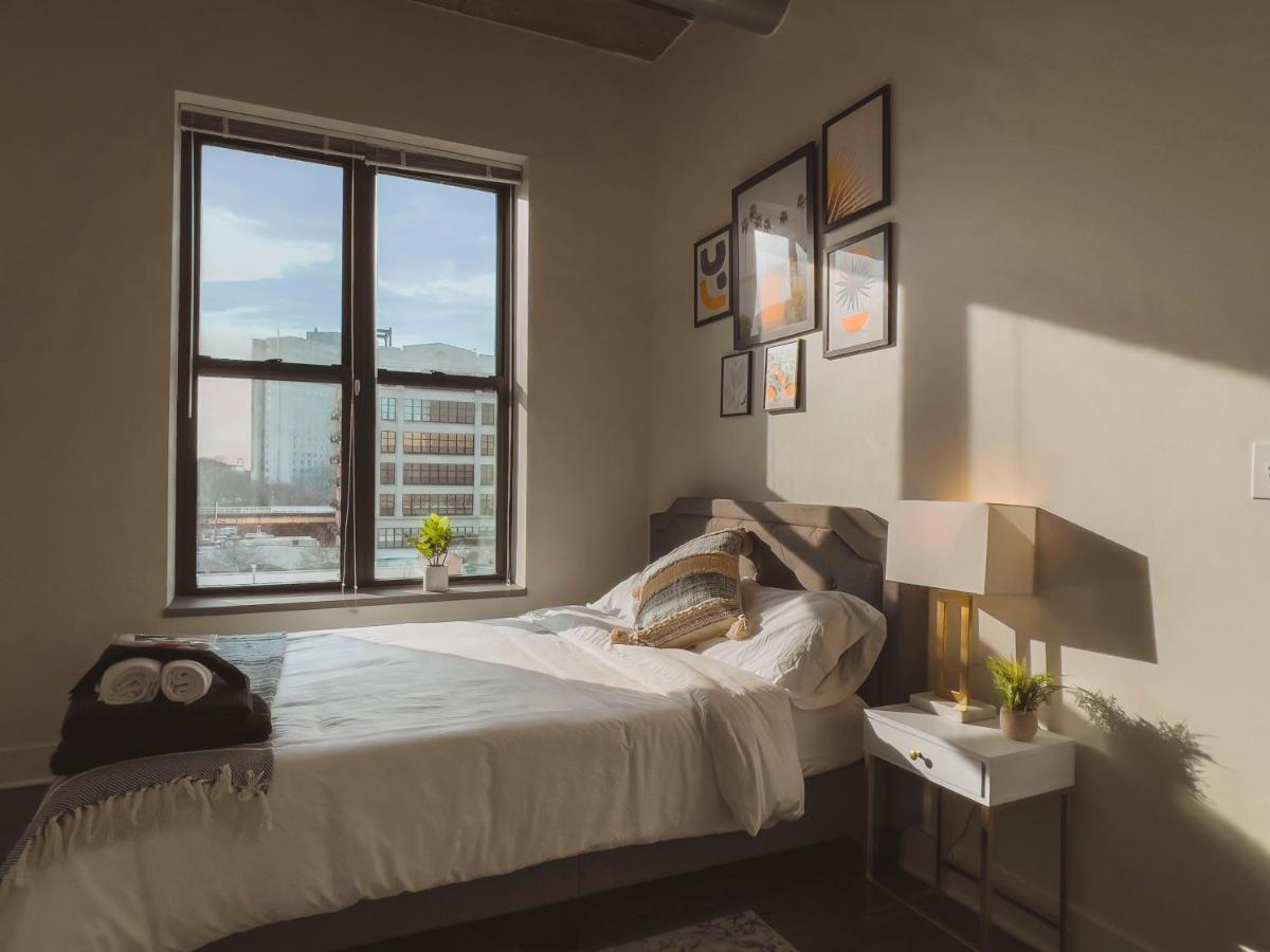 Spacious And Luxurious 3br-2ba Near Mccormick Place With Optional Parking - Sleeps 10 Apartment *