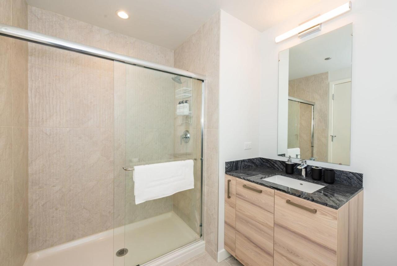 Chic 2 Bedroom With Gym Meeting By Gia *
