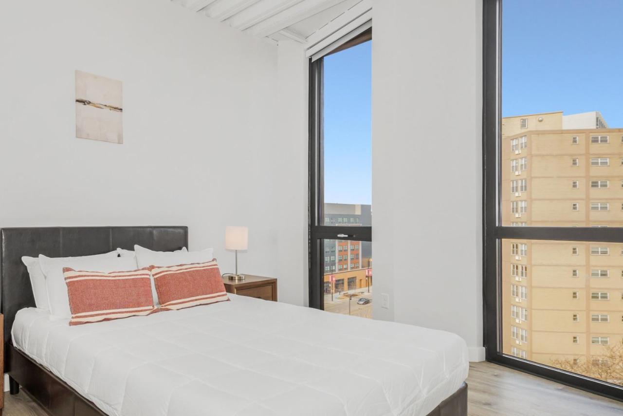 Chic 2 Bedroom With Gym Meeting By Gia Apartment Chicago